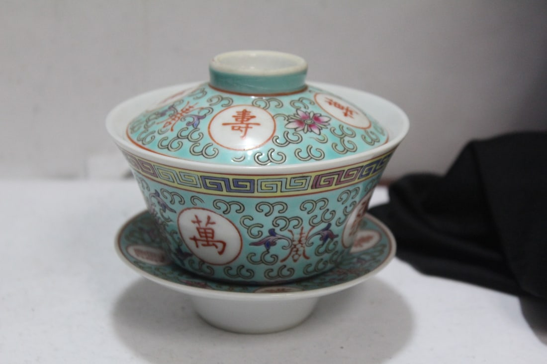 A Midcentury Chinese Cup and Lid (1 of 7)