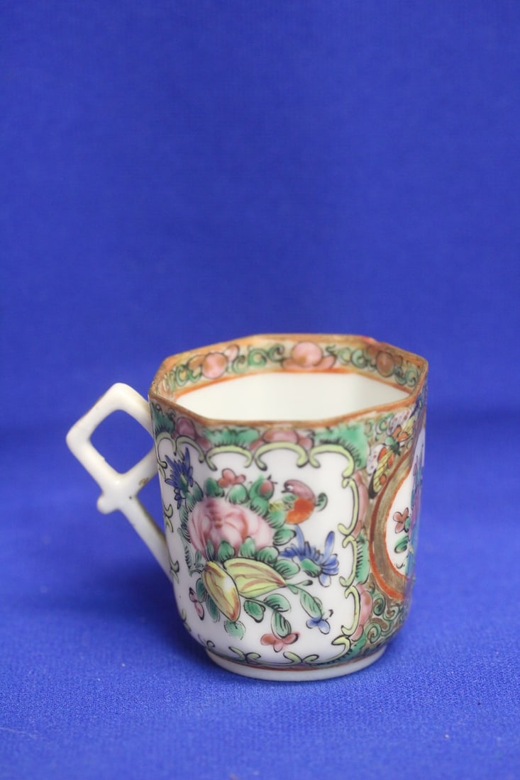 An Antique Chinese Rosemedallion Cup: 19th century - 2 1/2" tall