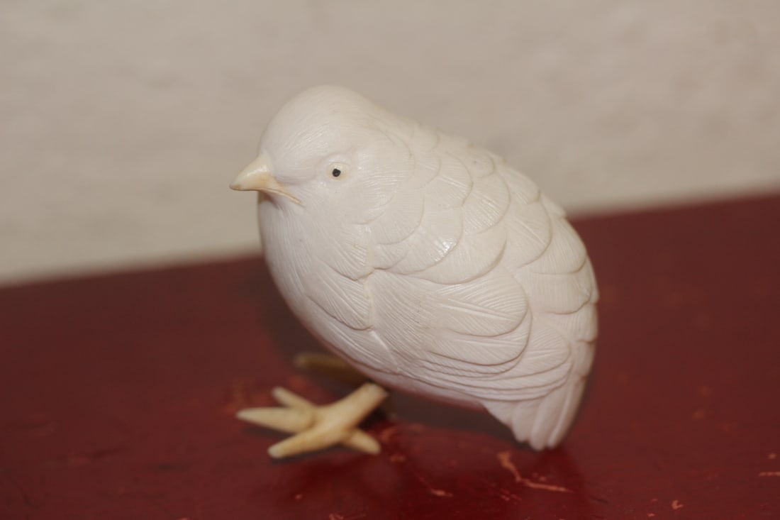 Well Carved Bird: appeared to be composite material - 2 inches across