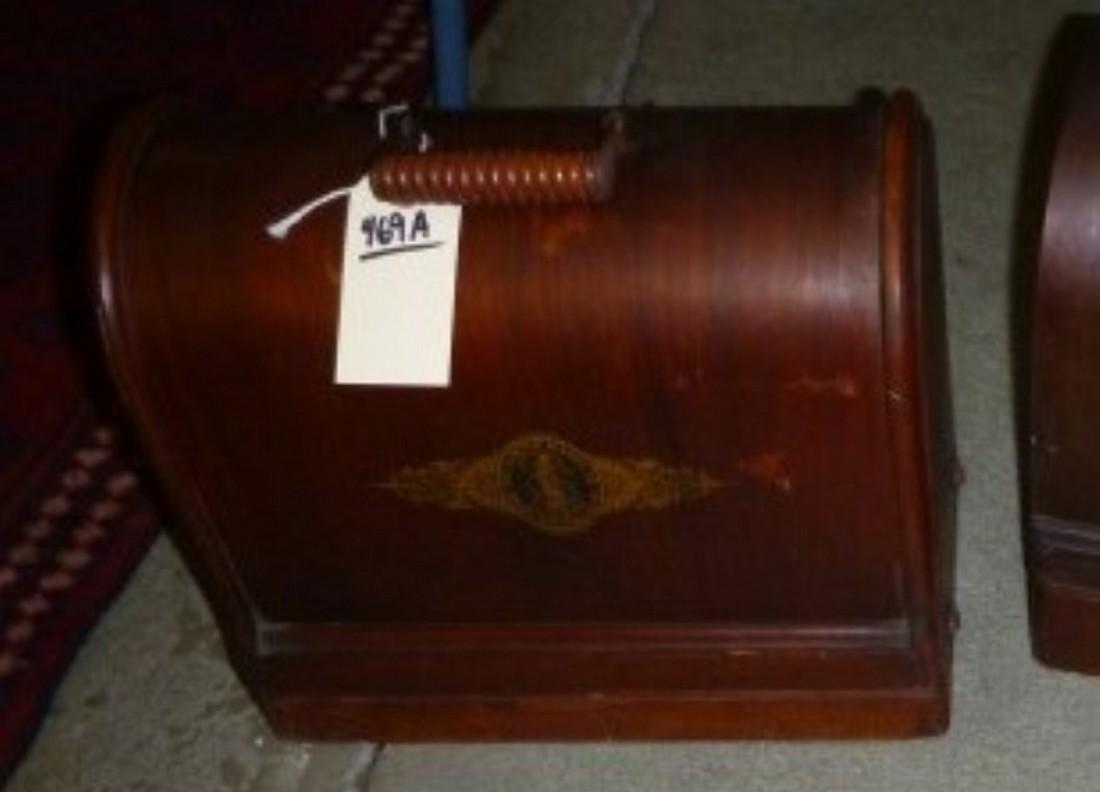 ***SINGER SEWING MACHINE: ***THIS IS A BIDDER'S CHOICE LOT - IT IS NOT POSSIBLE TO BID ON CHOICE LOTS IN LIVE AUCTIONEERS AT THIS TIME. IF YOU WANT TO BID ON THIS ITEM, YOU CAN REGISTER FOR A PHONE OR ABSENTEE BID DIRECTLY WIT