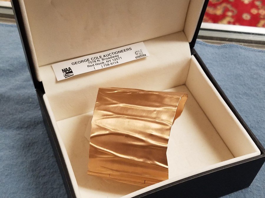 18K LUCIFER VIR HONESTUS CUFF 72 DWT (1 of 4)