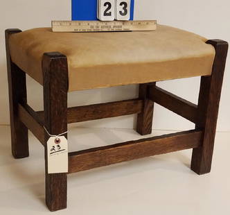 VINTAGE MISSION OAK FOOTSTOOL 15 1/2"H X 20"W X 14"D: VINTAGE MISSION OAK FOOTSTOOL 15 1/2"H X 20"W X 14"D