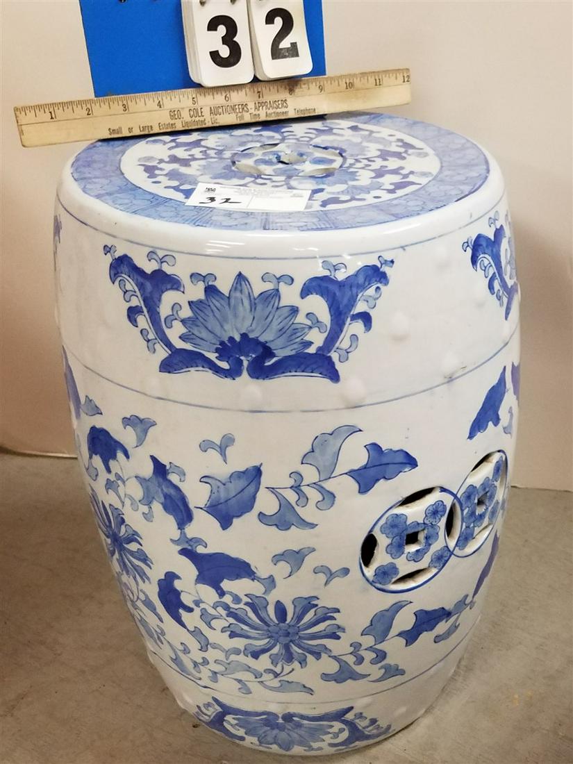 CHINESE PORCELAIN GARDEN SEAT, 19"H X 13" DIAM.: CHINESE PORCELAIN GARDEN SEAT, 19"H X 13" DIAM.