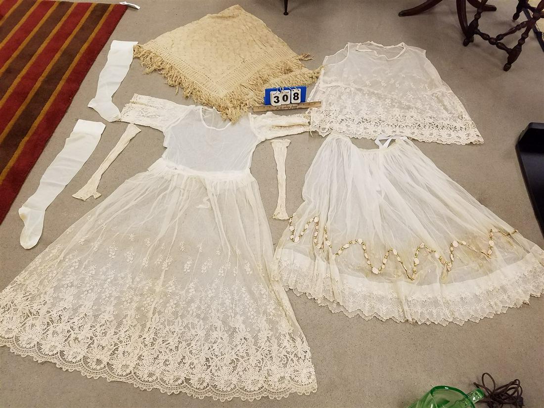 BX 2 VICT WHITES W/ VERY FINE LACE AND LACE TRIM: BX 2 VICT WHITES W/ VERY FINE LACE AND LACE TRIM