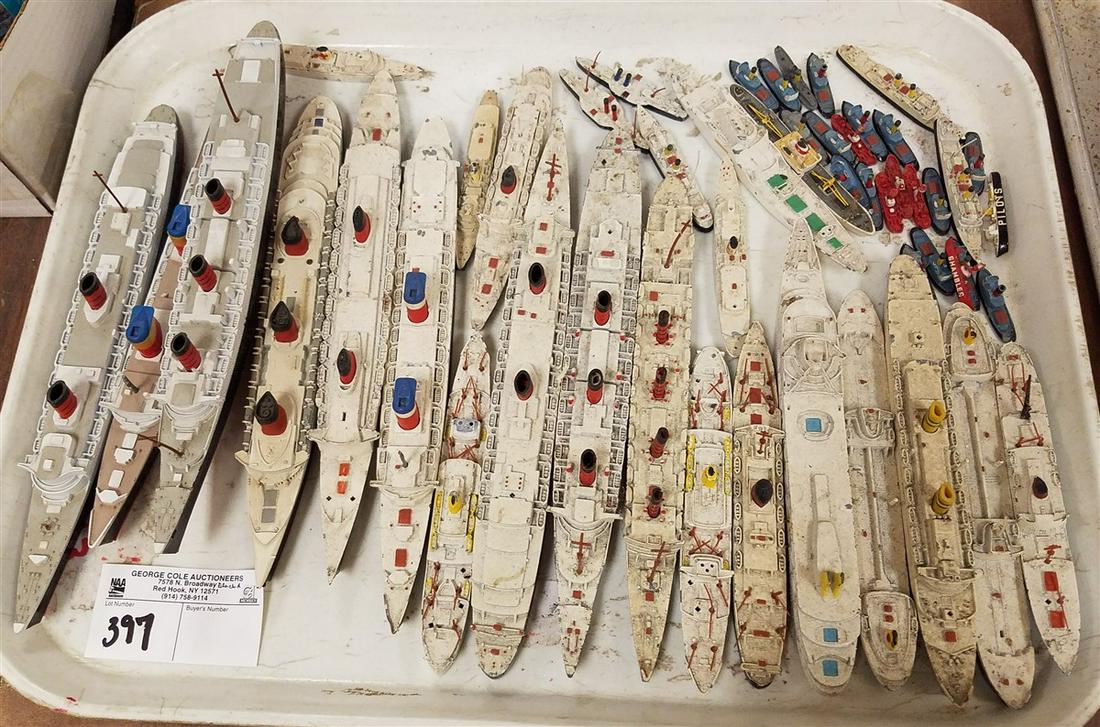 TRAY TRI-ANG DIE CAST SHIP MODELS, 3 HONG KONG (1 of 3)