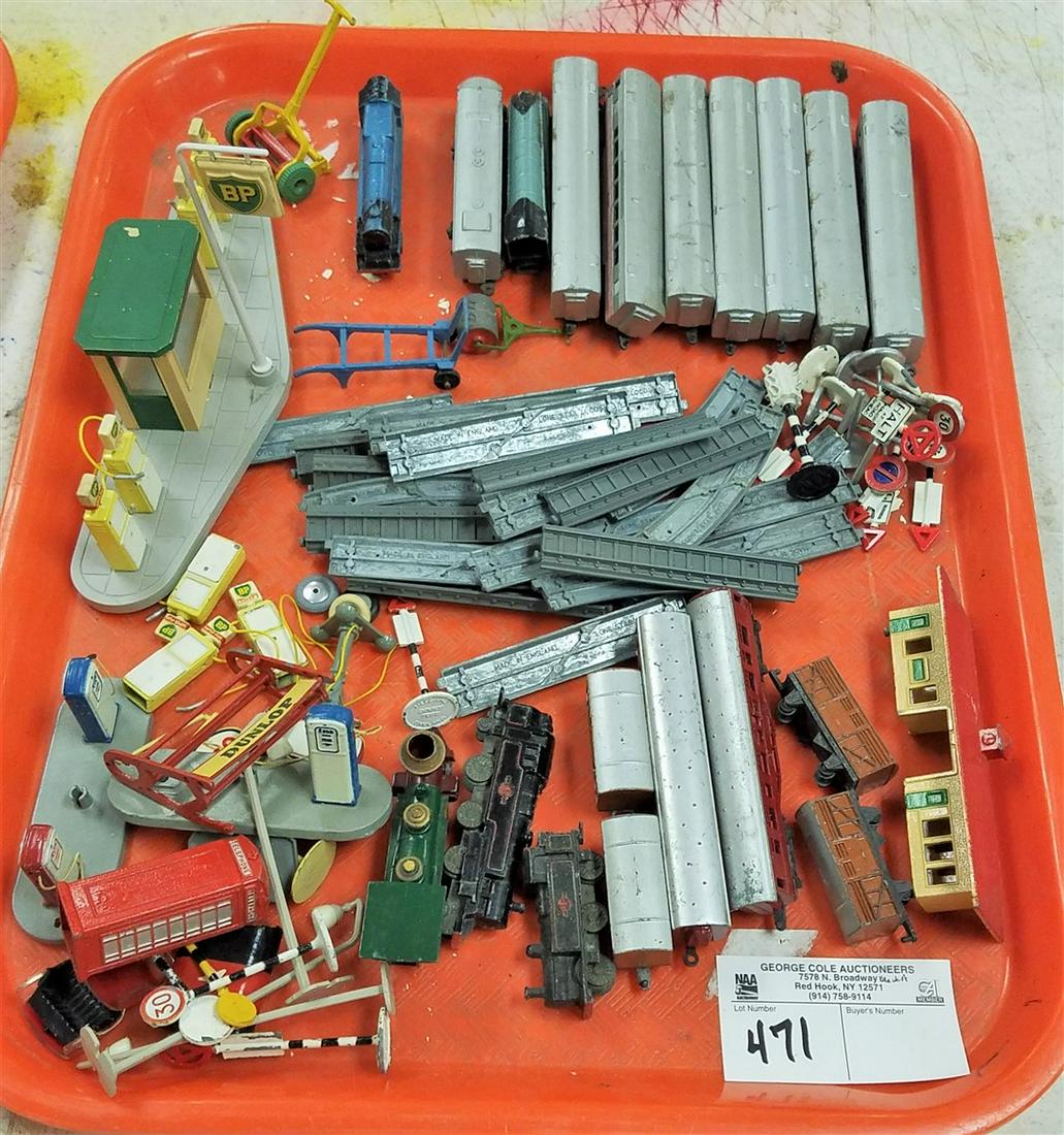 TRAY DIE CAST ENGLISH MINI TRAIN SETS ETC (1 of 1)