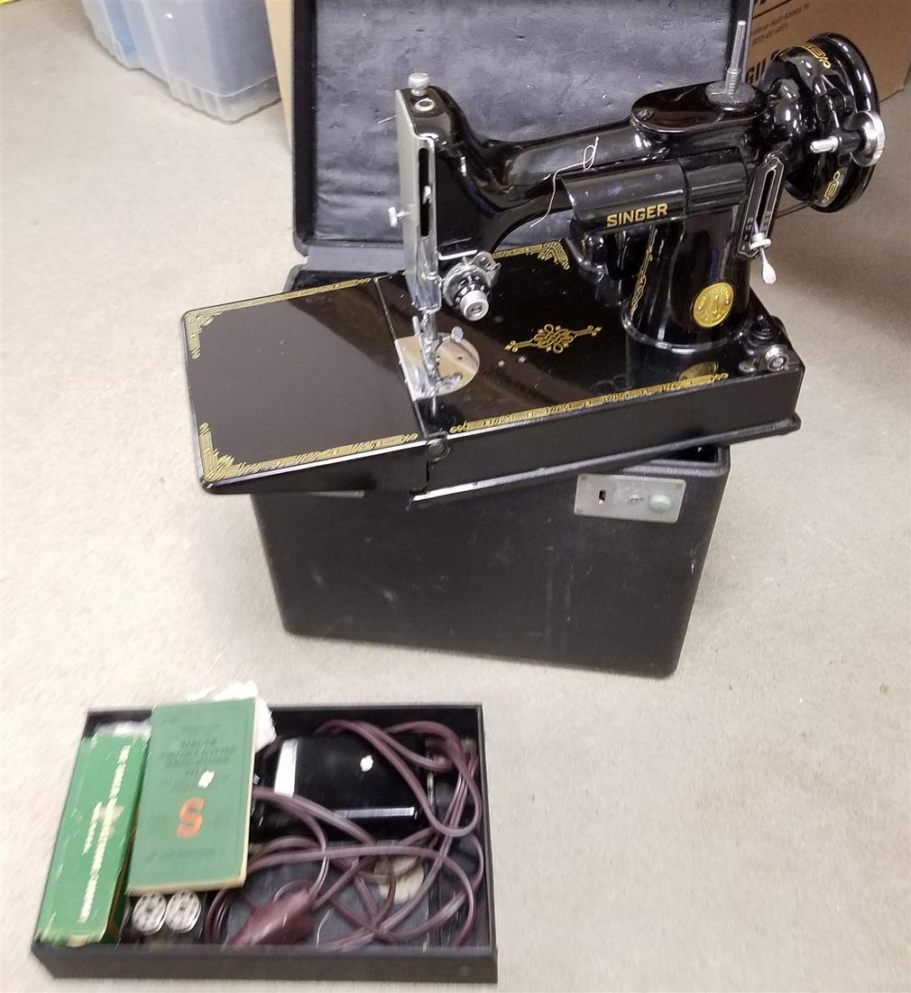 SINGER FEATHER LITE SEWING MACHINE (1 of 3)