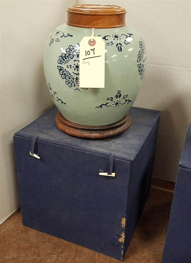 CHING DYNASTY GINGER JAR, 9.5" W/ BX (1 of 11)