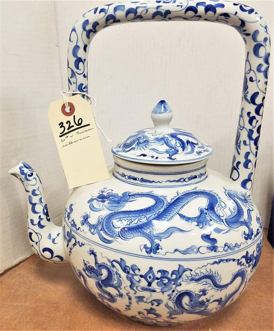 20th c. EARTHENWARE TAIWAN TEA POT: 20th c. EARTHENWARE TAIWAN TEA POT