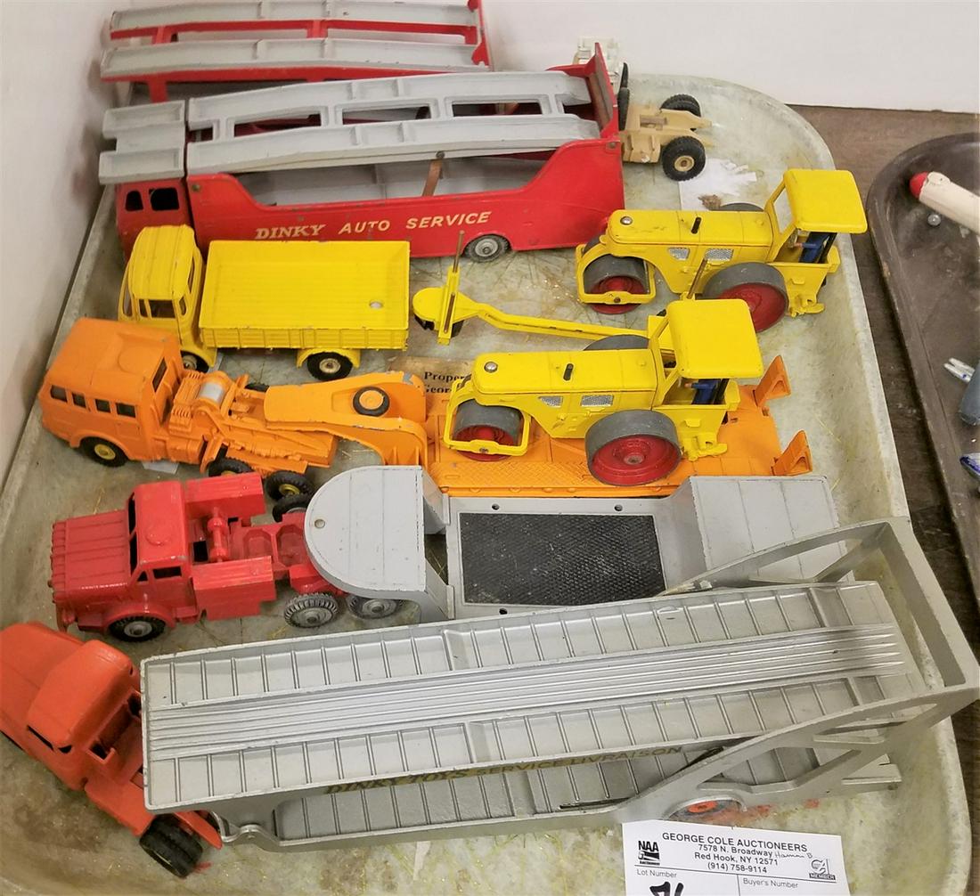 TRAY 8 VINTAGE DINKY VEHICLES (1 of 1)