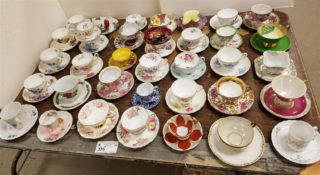 LOT 37 CUPS/SAUCERS (1 of 1)