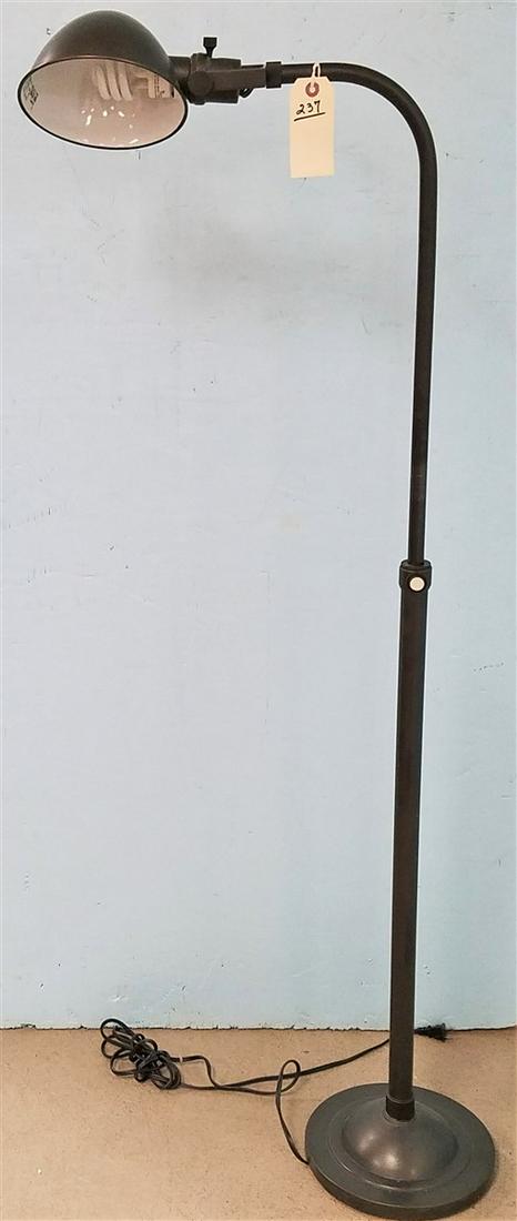 METAL ADJUSTABLE FLOOR LAMP (1 of 2)