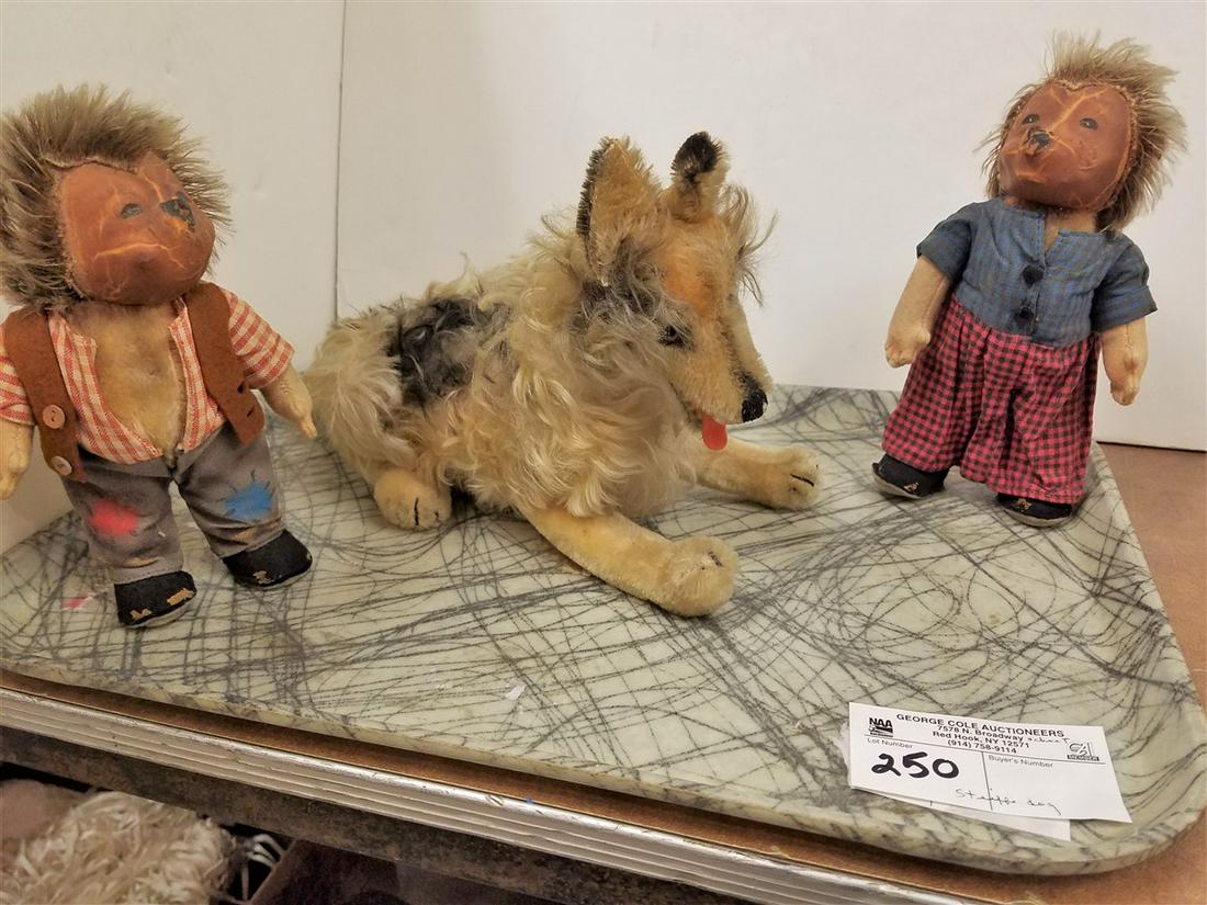 TRAY STEIFF DOG, 2 HEDGEHOG DOLLS (1 of 3)