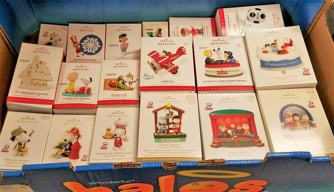 BX 18 HALLMARK KEEPSAKE PEANUTS ORNAMENTS (1 of 2)