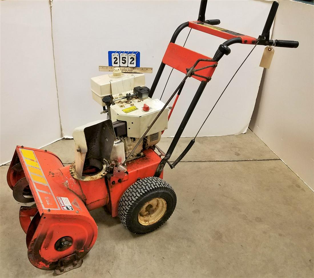 SIMPLICITY SNOW BLOWER (1 of 3)