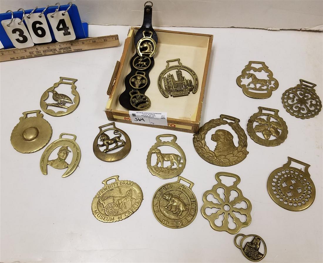 TRAY 19 BRASS DECORATIVE BUCKLES (1 of 2)