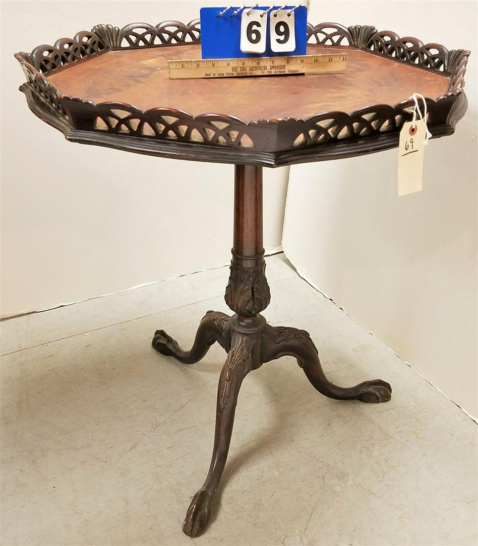 20"S MAHOG. PIECRUST TOP TEA TABLE, 30"H X 27" DIAM.: 20"S MAHOG. PIECRUST TOP TEA TABLE, 30"H X 27" DIAM.