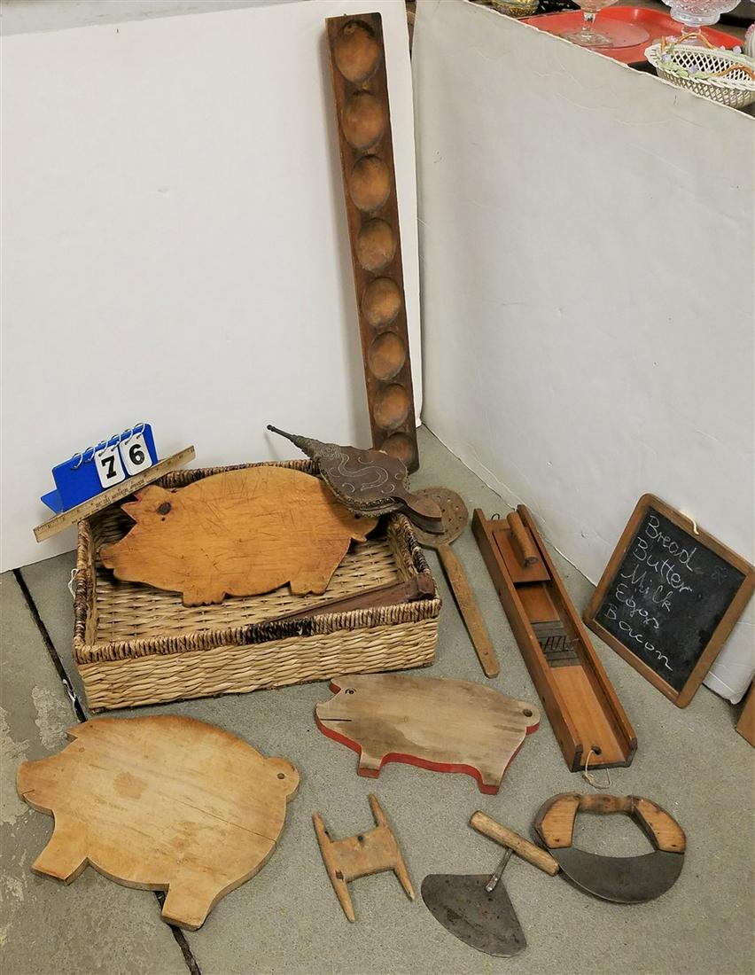 BASKET PRIM. WOODEN KITCHEN UTENSILS (1 of 1)