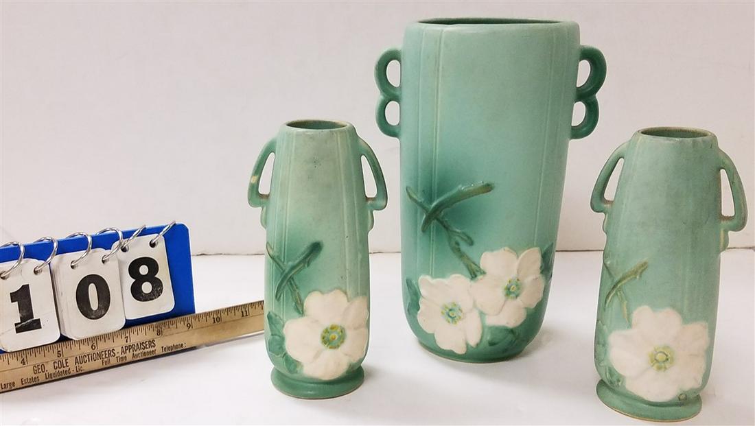 TRAY 3PC WELLER ROSE VASES, 105" + PR. 8": TRAY 3PC WELLER ROSE VASES, 105" + PR. 8"