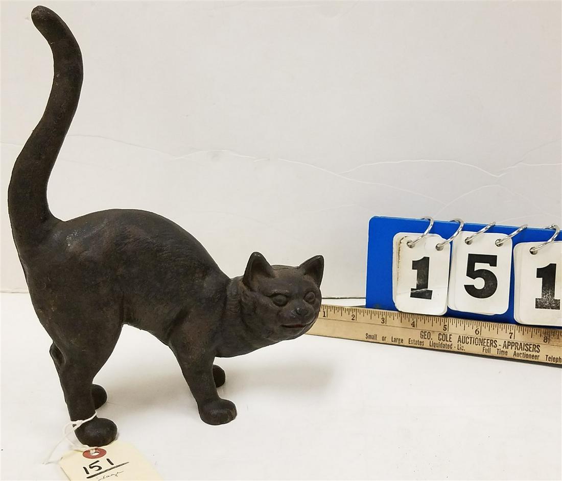 VINTAGE CAST IRON HUNCH BACKED CAT DOORSTOP, 10.75"H X: VINTAGE CAST IRON HUNCH BACKED CAT DOORSTOP, 10.75"H X 8"L