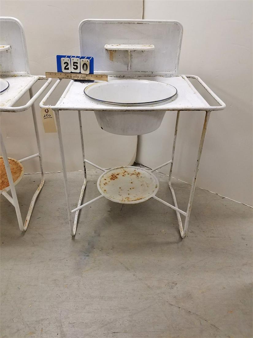 METAL WASH STAND, 38"H X 28"W X 20"D: METAL WASH STAND, 38"H X 28"W X 20"D