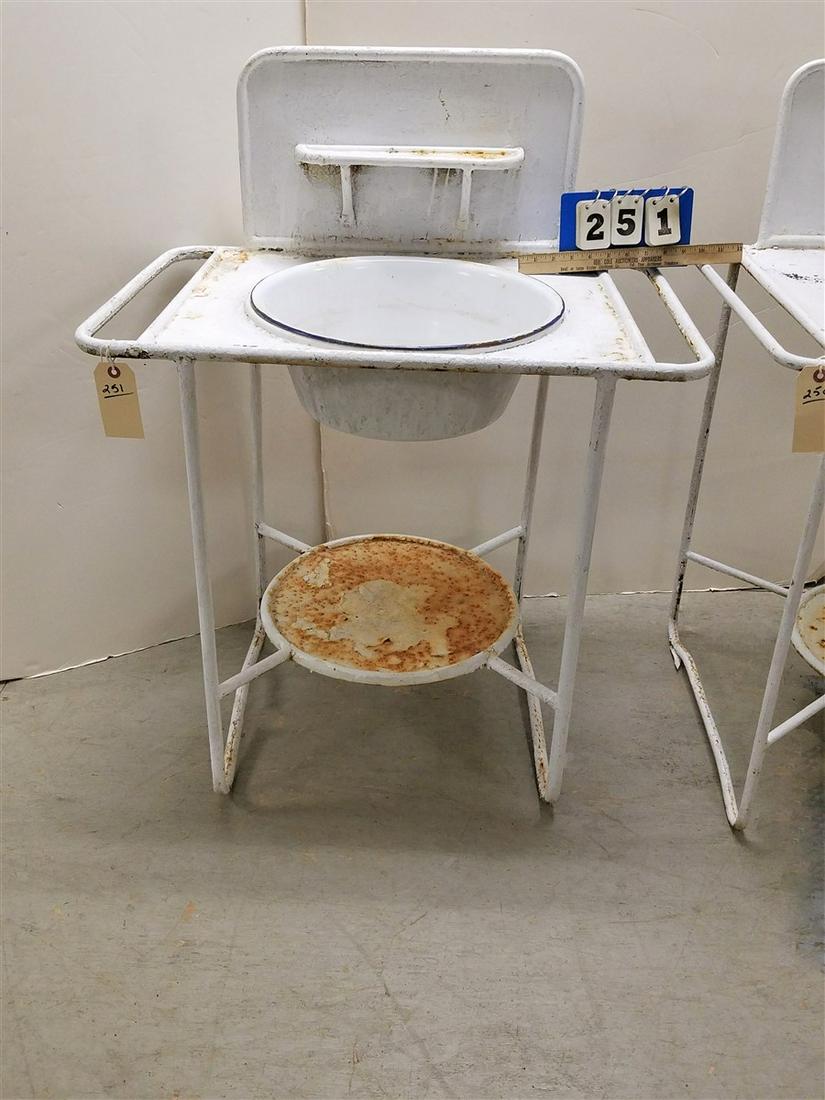 METAL WASH STAND, 38"H X 29"W X 19.5"D: METAL WASH STAND, 38"H X 29"W X 19.5"D