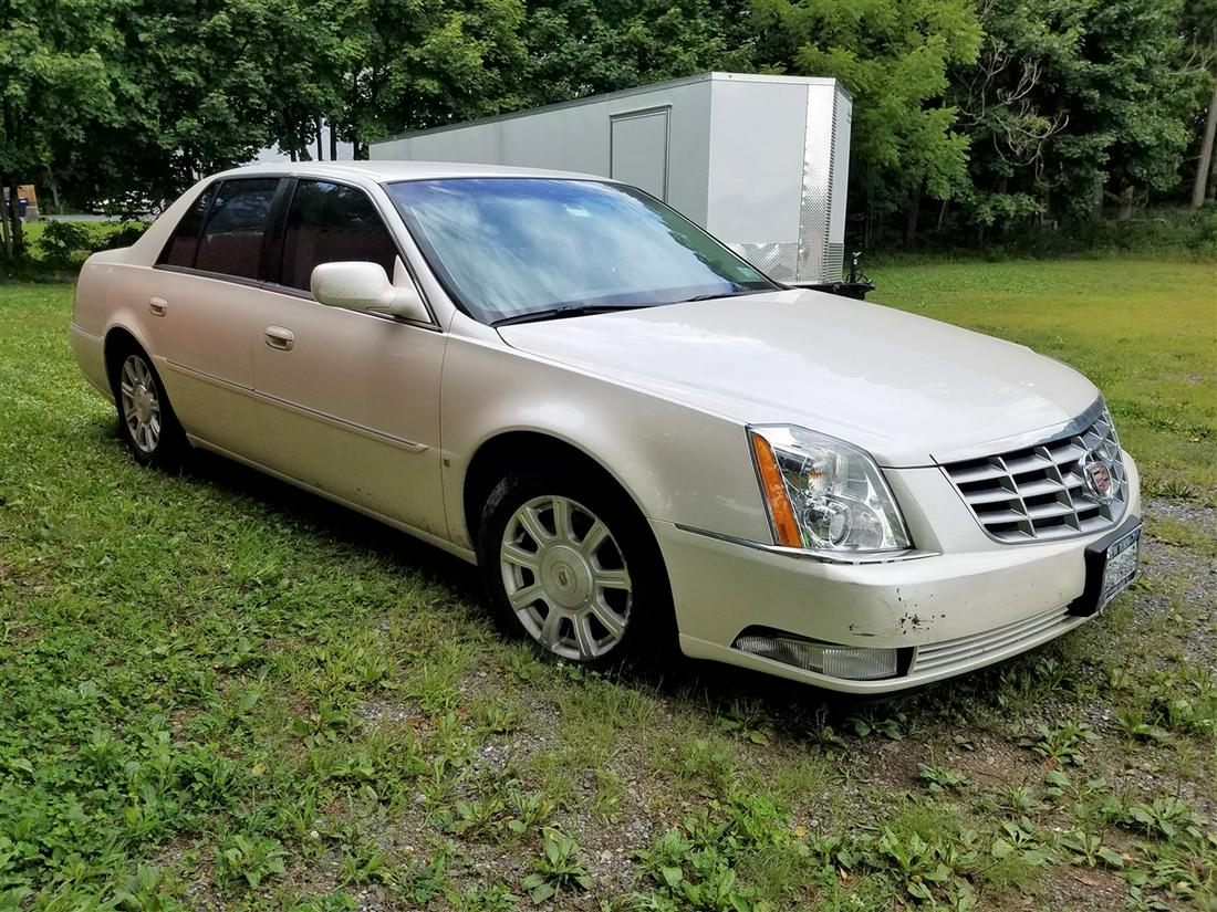2009 Cadillac DTS - Luxury Ride All Leather Interior (1 of 8)