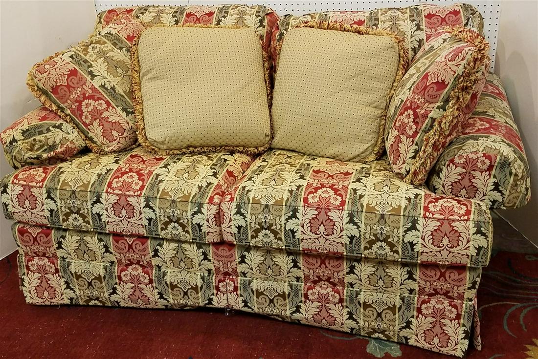 UPHOLS. SETTEE, 5'6" (1 of 2)