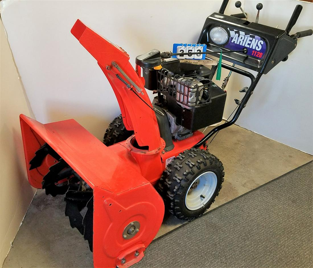 ARIENS 1128 SNOW BLOWER (1 of 3)