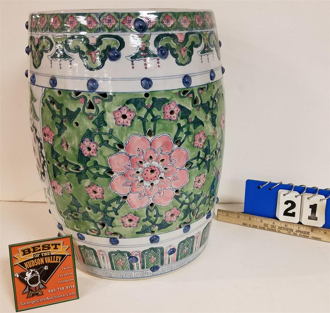 CHINESE PORCELAIN GARDEN SEAT, 18"H X 12" DIAM.: CHINESE PORCELAIN GARDEN SEAT, 18"H X 12" DIAM.