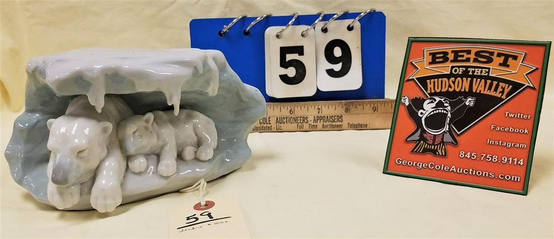 LLADRO FIGURINE #8062, MOTHER POLAR BEAR W/ CUB 4"H X (1 of 2)