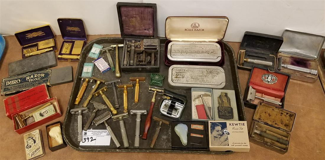 TRAY-COLLECTION OF RAZORS (1 of 7)