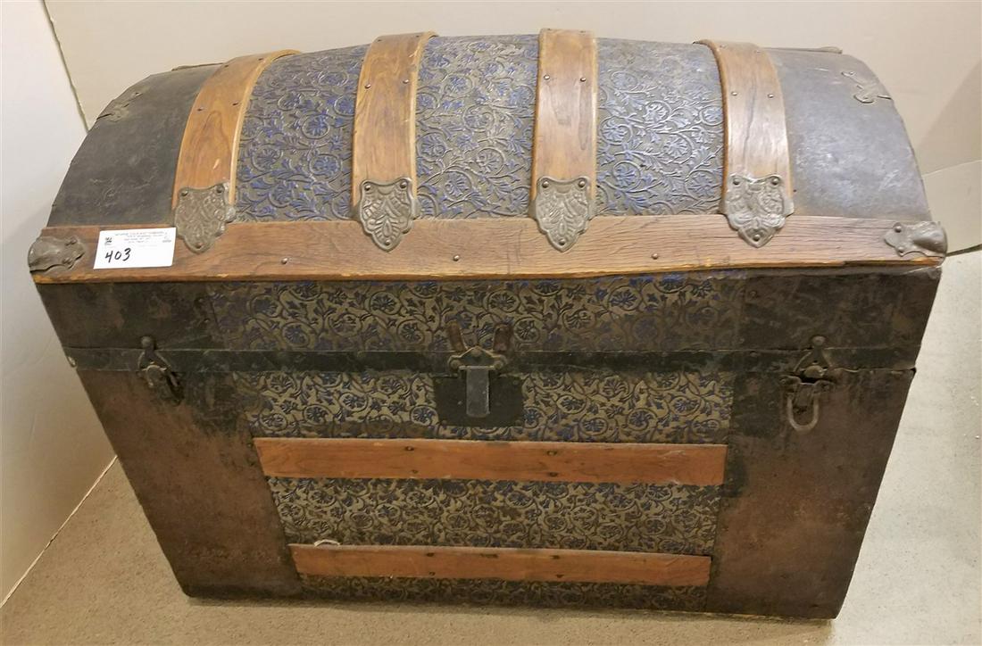 VICT. DOME TOP TRUNK (1 of 4)