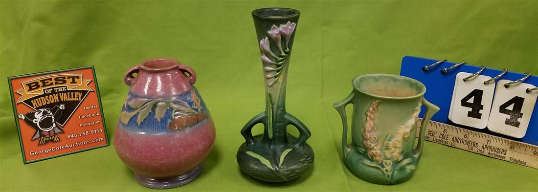 TRAY ROSEVILLE POTTERY FOX GLOVE-42-4", BENEDA 5" +: TRAY ROSEVILLE POTTERY FOX GLOVE-42-4", BENEDA 5" + FRESIA 195-7"