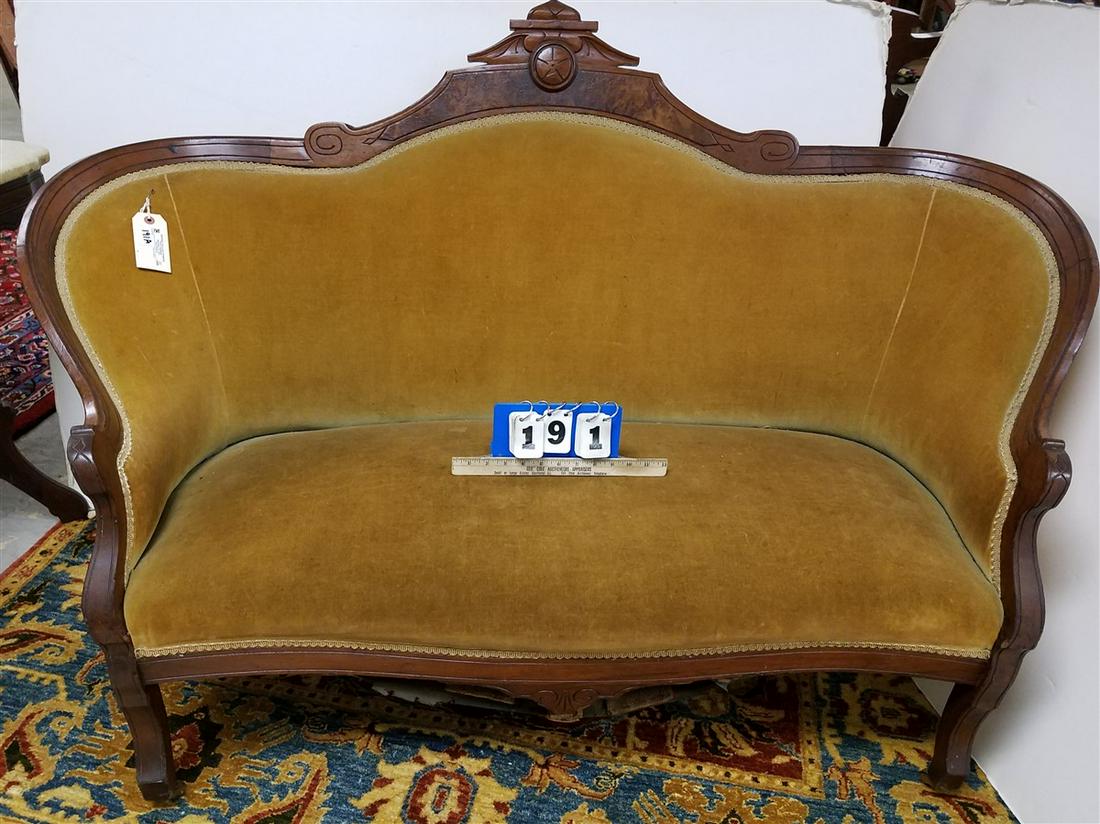 VICT. WALNUT SOFA (1 of 4)