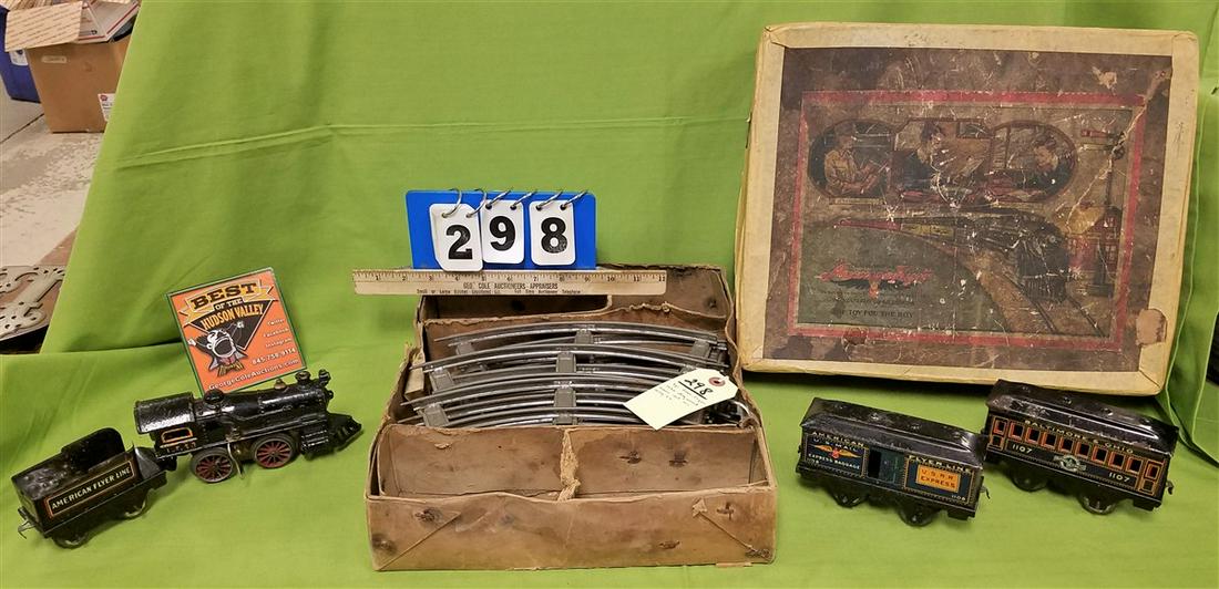 4PC. 1926 AMERICAN FLYER KEY WIND TRAIN SET IN ORIGINAL (1 of 5)
