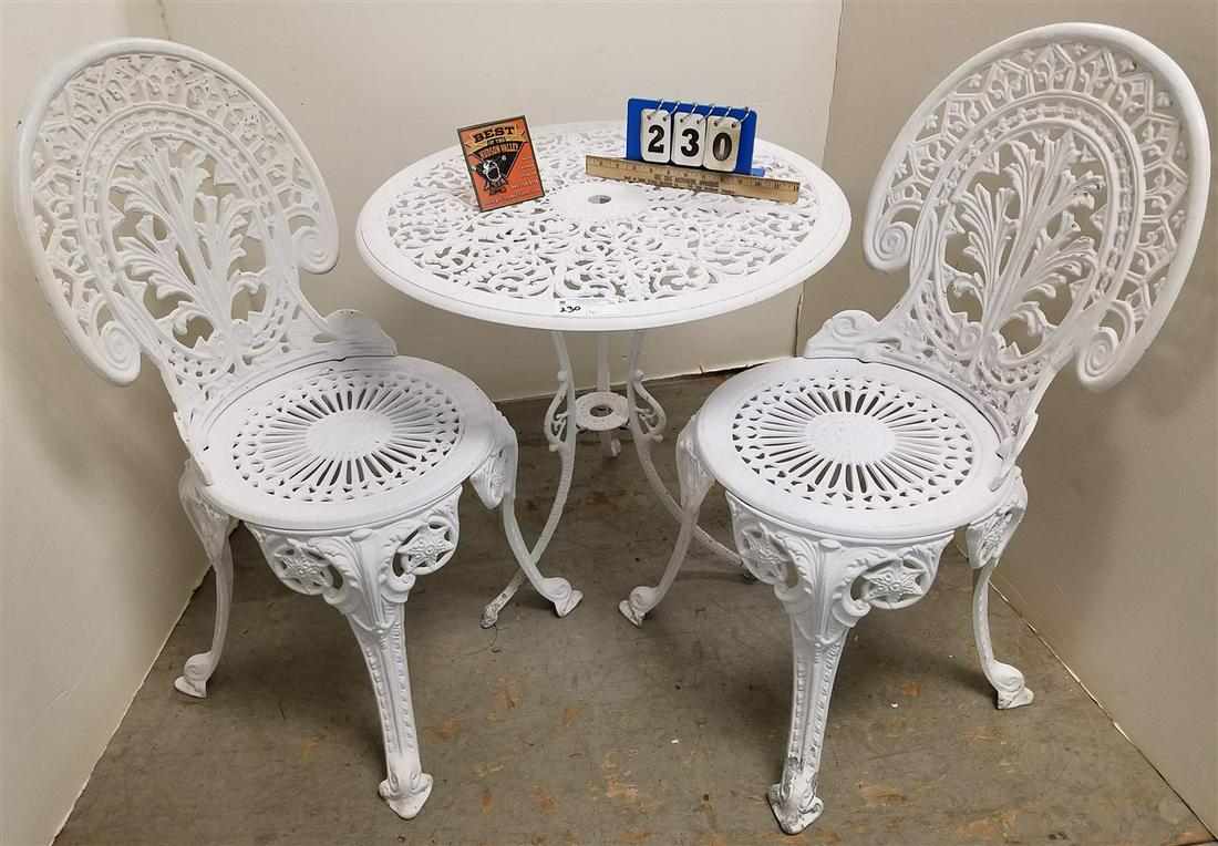 ALUMINUM GARDEN TABLE 24 1/2"H X 26" DIAM W/ PR CHAIRS (1 of 3)