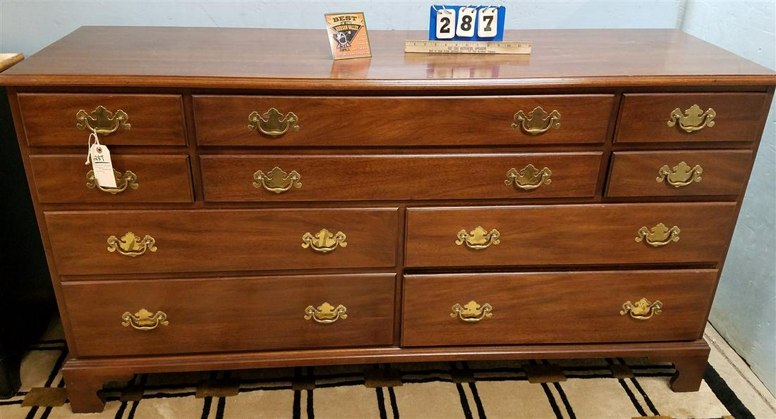 HENKEL-HARRIS VIRGINIA GALLERIES MAHOG. 10 DRAWER: HENKEL-HARRIS VIRGINIA GALLERIES MAHOG. 10 DRAWER CHEST, 34.5"H X 66"W X 20.5"D