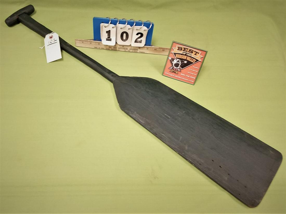 PRIM. HAND CARVED CANOE PADDLE (1 of 2)