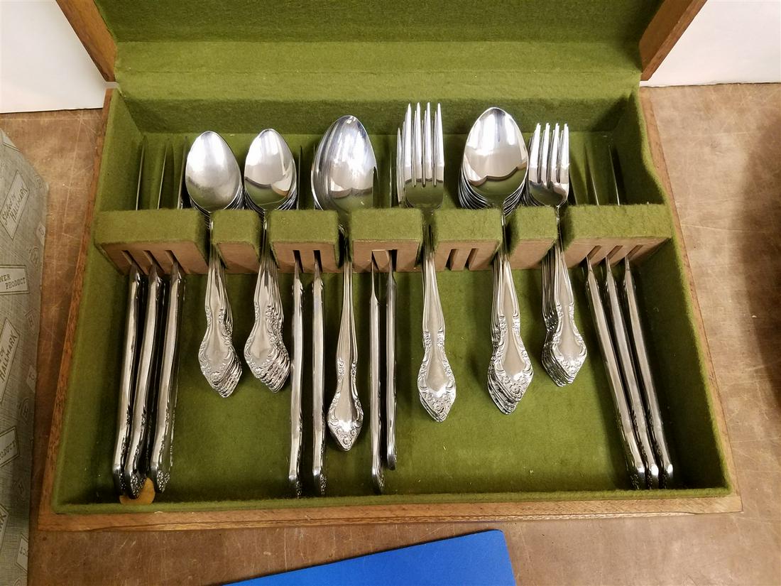 TRAY 52PC. STAINLESS FLATWARE SET (1 of 2)
