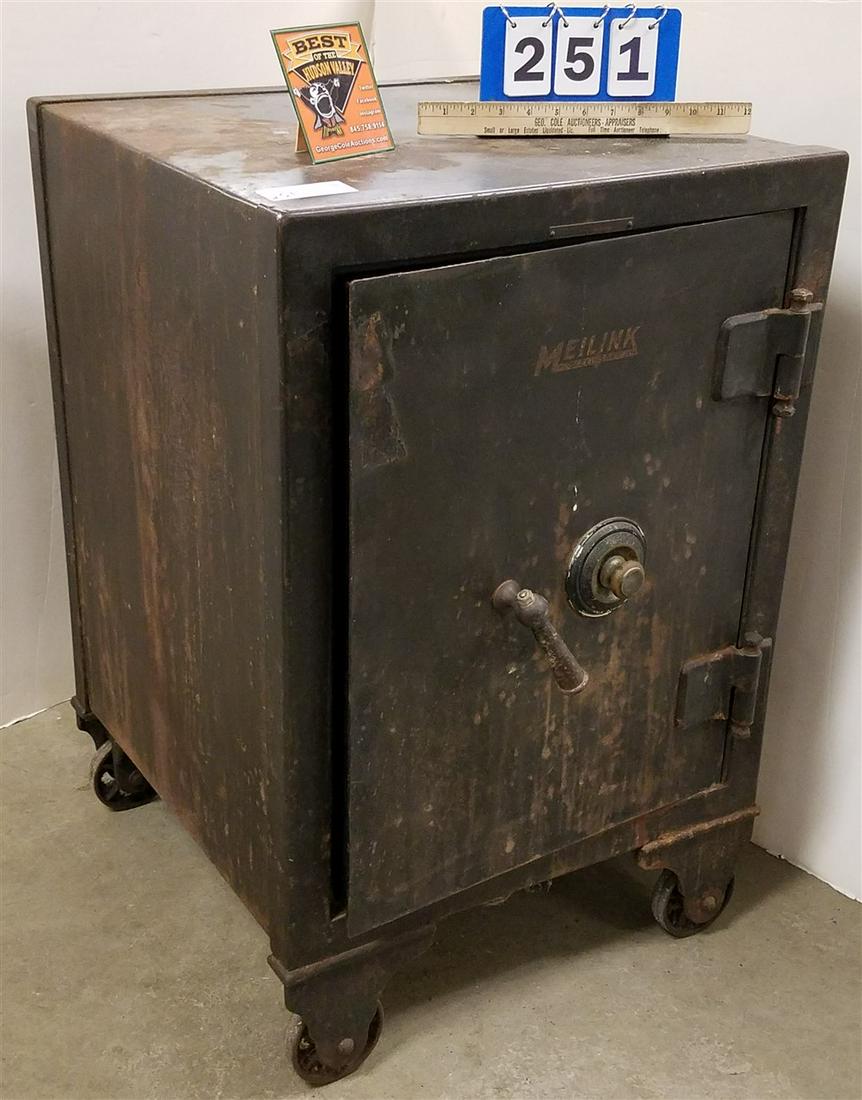 MEILINK SAFE, 33"H X 22"W X 22.5"D w/ COMBO (1 of 6)