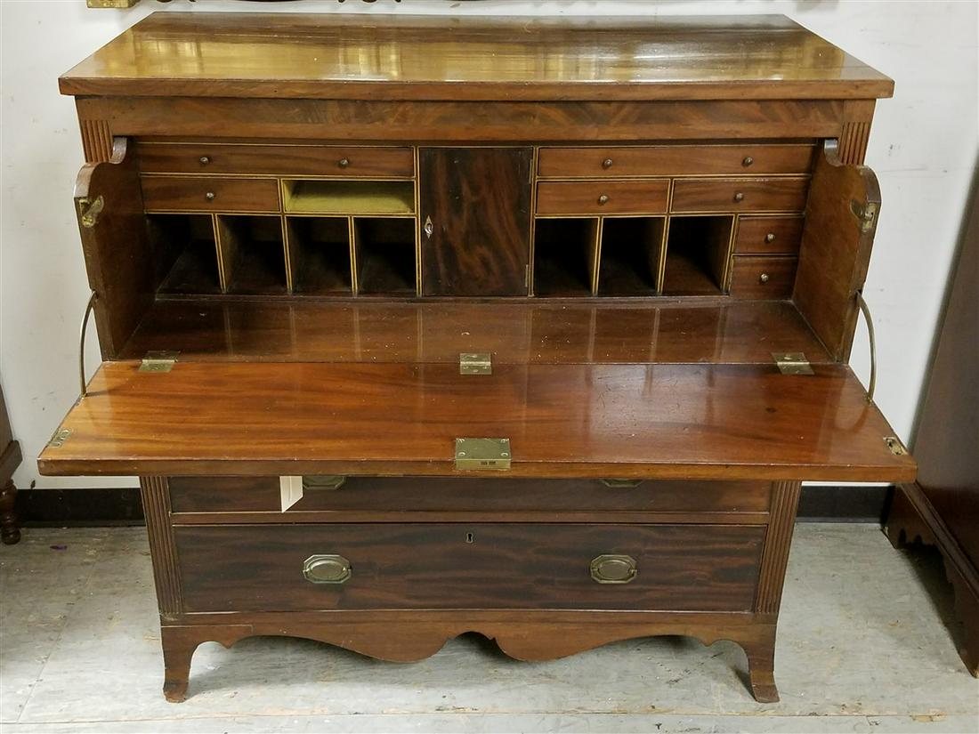 HEPPLEWHITE MAHOG. BUTLER'S CHEST, 46.5"H X 47"W X 23"D: HEPPLEWHITE MAHOG. BUTLER'S CHEST, 46.5"H X 47"W X 23"D