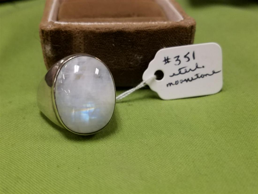 STERLING RING W/ MOONSTONE: STERLING RING W/ MOONSTONE