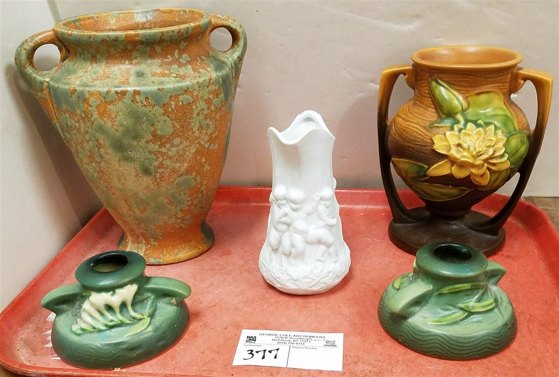 TRAY ROSEVILLE WATER LILY VASE 174-6 W/ CHIP ON LIP, (1 of 7)