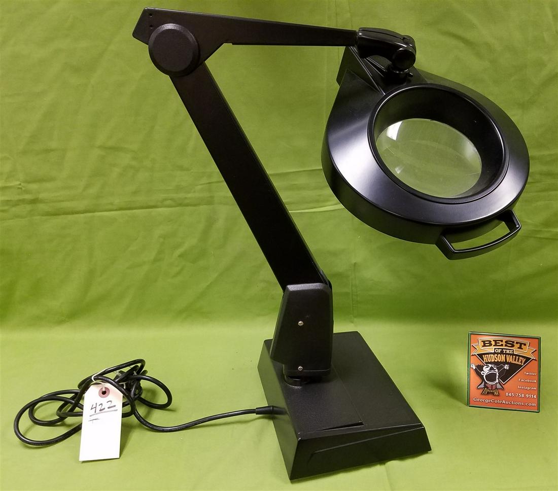 ILLUMINATED MAGNIFIER: ILLUMINATED MAGNIFIER