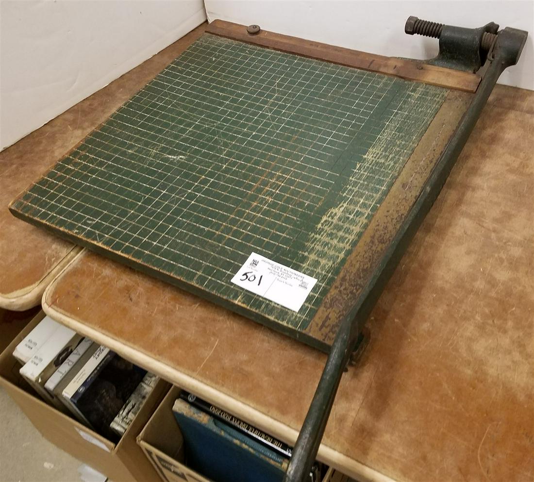 PAPER CUTTER: PAPER CUTTER