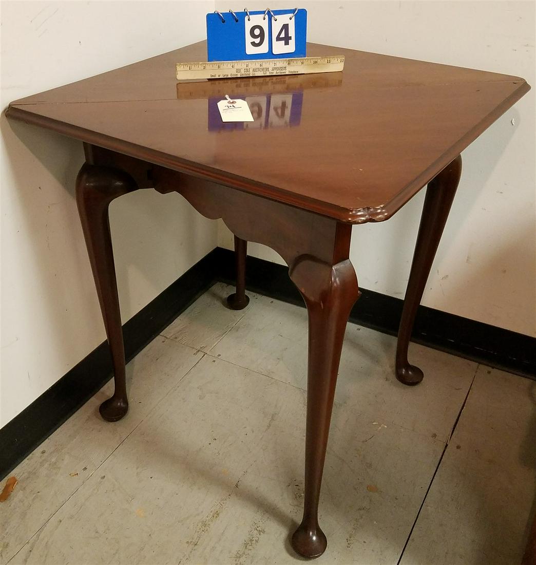 KITTINGER Q.A. STYLE MAHOG. BUTTERFLY DROP LEAF CORNER (1 of 2)