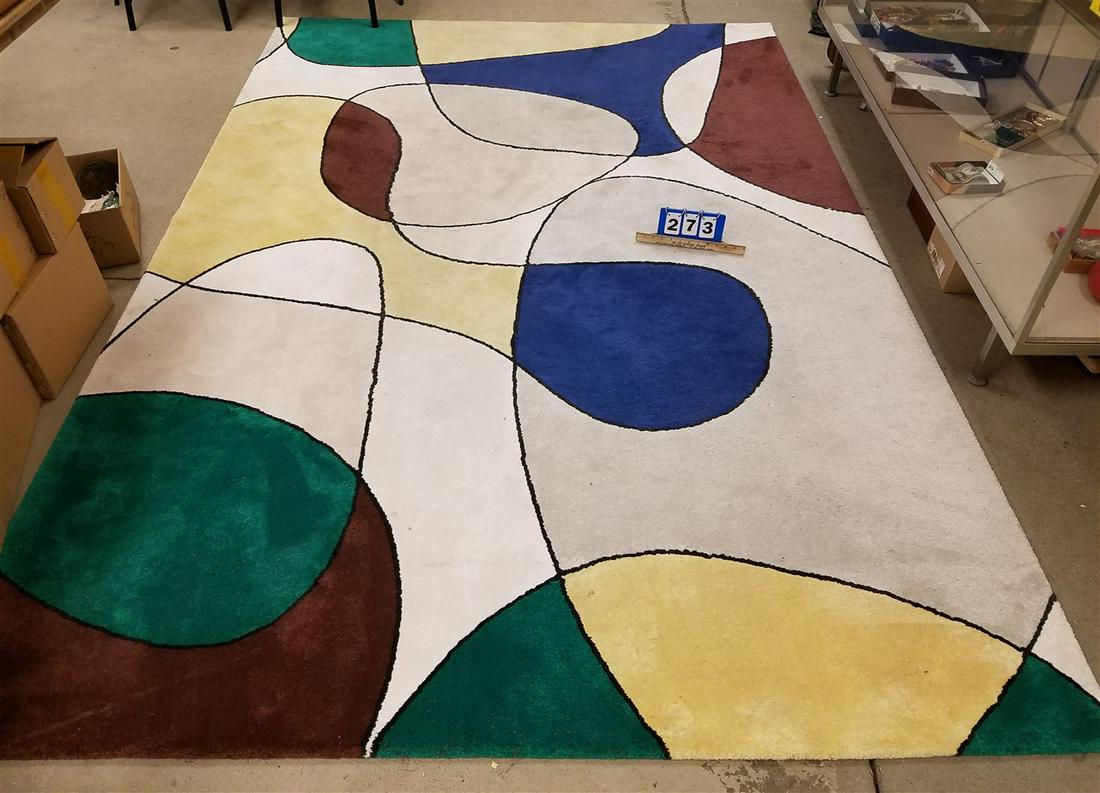 MODERN MACHINE MADE RUG, 6'6" X 9'10.5" (1 of 2)