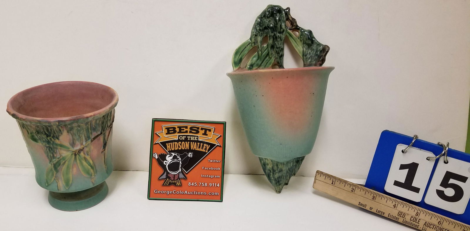 TRAY 2 PCS ROSEVILLE WALL POCKET 1278-8 W/ CHIP ON BACK (1 of 9)