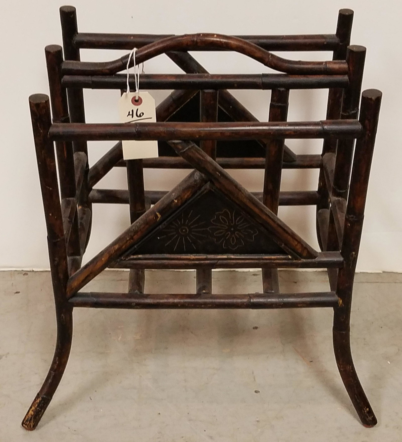 BAMBOO MAGAZINE RACK 20"H X 16"W X 11"D: BAMBOO MAGAZINE RACK 20"H X 16"W X 11"D